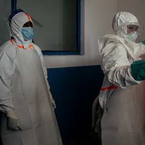 La OMS considera que el riesgo de epidemia es alto a nivel nacional y regional, pero bajo a nivel mundial.