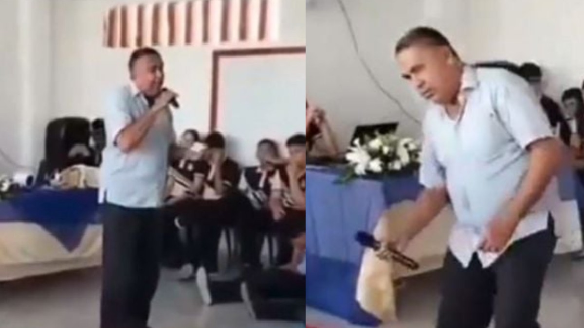 Hombre con camisa blanca y micrófono en la mano