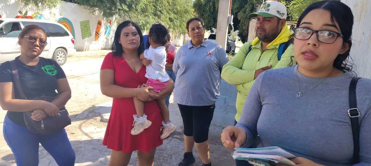 A un par de semanas de concluir el ciclo escolar 2025-2026, madres de familia del jardín de niños Jean Piaget, en la colonia Miguel de la Madrid de Gómez Palaci