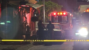 Un hombre y una mujer de la tercera edad fallecieron la tarde de este jueves tras registrarse un incendio al interior de una vivienda.
