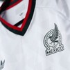 Tres ediciones del uniforme de la Selección Mexicana