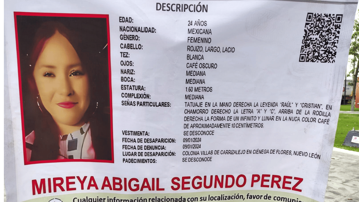Familiares y conocidos se manifiestan en la Plaza Principal de Ciénega de Flores para exigir que busquen a sus seres queridos.