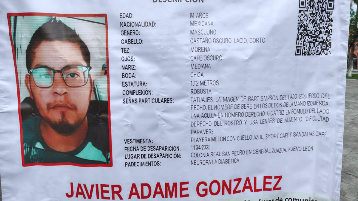Familiares y conocidos se manifiestan en la Plaza Principal de Ciénega de Flores para exigir que busquen a sus seres queridos.