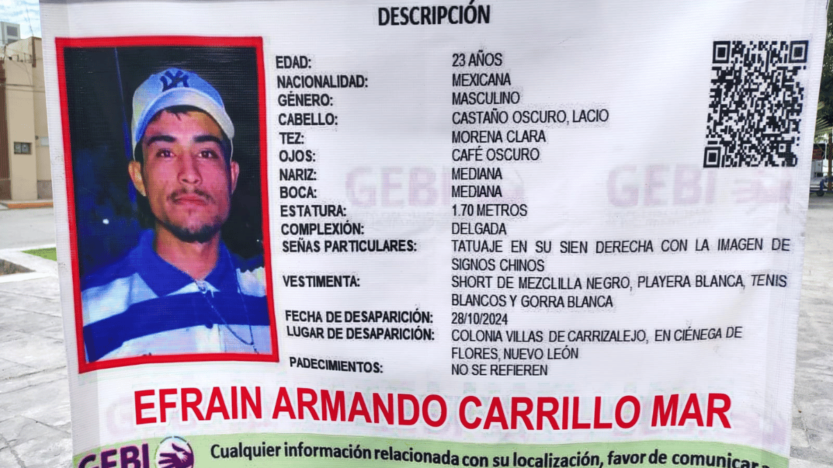 Familiares y conocidos se manifiestan en la Plaza Principal de Ciénega de Flores para exigir que busquen a sus seres queridos.