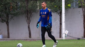 Nahuel Guzmán en el entrenamiento de Tigres previo a la final de Champions Cup.