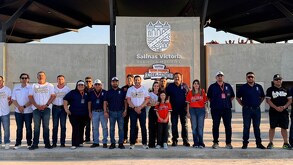 Autoridades en la inauguración del torneo Nacional de beisbol Salinas Victoria