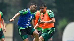 Erik Lira y Memote Martínez entrenando con la Selección Mexicana.