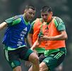 Erik Lira y Memote Martínez entrenando con la Selección Mexicana.
