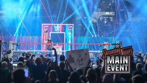 WWE Saturday Night's Main Event con Penta levantando el titulo.