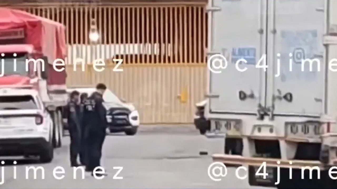 Una pareja fue atacada a balazos mientras comía en un puesto de tacos de la Central de Abasto en Iztapalapa.