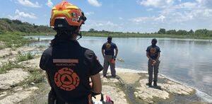 Operativo de búsqueda en Cadereyta Jiménez tras el reporte de un hombre caído a un río.