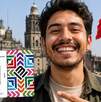 Joven sosteniendo la tarjeta incluyente de CdMx