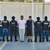Los hombres se transportaban en una camioneta Jeep, captando la atención de los cuerpos de seguridad.