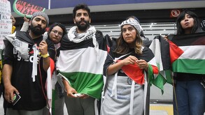 Mexicanos de la Flotilla Global Sumud en el AICM.