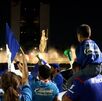 Más de 2,500 aficionados de Cruz Azul pintaron de celeste la glorieta de La Minerva en Guadalajara para celebrar la décima estrella