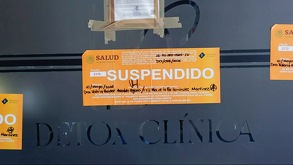 Sello de suspensión en un consultorio clínico clandestino.