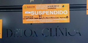 Sello de suspensión en un consultorio clínico clandestino.