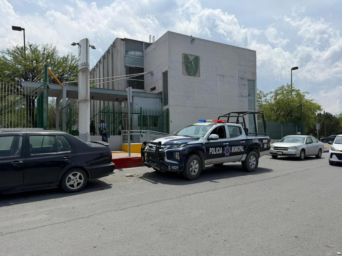 El hombre de la tercera edad llegó al hospital presentando vómito con sangre, ingresó al área de urgencias y no fue atendido.| Jesús Villegas