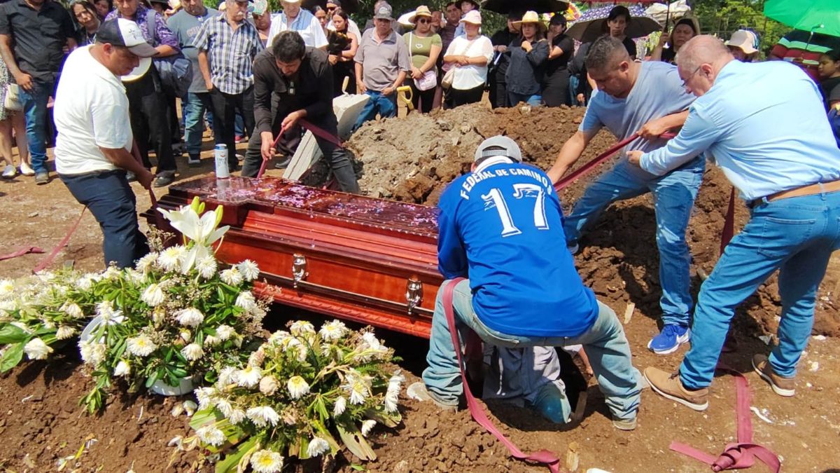 Sepultan a Blanca Adriana en el municipio de Huauchinango.