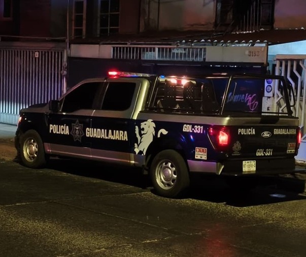 Un joven de 20 años fue atacado a disparos tras un intento de robo en Avenida Río Nilo. Conoce los detalles de la movilización policiaca en Guadalajara.