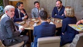 Samuel García en reunión con Vinci Airports