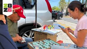 El puesto de Don Gama con su hija Paola en av. tepeyac