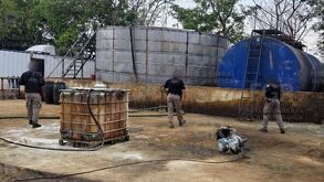 agentes aseguran contenedores con huachicol en veracruz