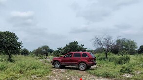 Un hombre fue localizado asesinado dentro de una camioneta abandonada en el sector La Petaca, en Linares.