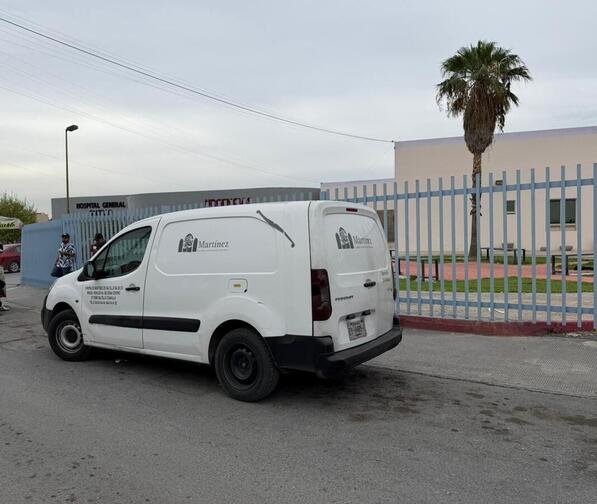 Durante la huida, el hombre cayó aparatosamente y sufrió diversos golpes, momento en el que fue asegurado por elementos de la Policía Municipal.