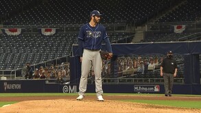 John Curtiss pitchando con los Tampa Bay Rays