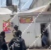 Servían comida en fondita mientras un cadáver estaba bajo las mesas, informa C4 Jiménez.