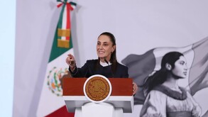 Sheinbaum reconoce el trabajo de Andrés Manuel López Beltrán, hijo de AMLO, en Morena.
