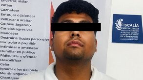 Fotografía de un hombre detenido por las autoridades de Oaxaca.