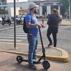 Usuario de patín eléctrico en Guadalajara