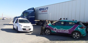 Carambola entre un tráiler y varios vehículos provocó tráfico y tensión entre conductores en Saltillo.