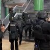 Policías de Fuerza Civil en operativo de seguridad en Metro.
