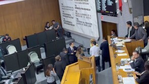 Coordinadores de diversos partidos realizaron un diálogo externo ante los retrasos en la sesión