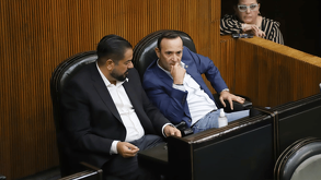 La cámara de diputados del Estado de Nuevo León analizan acciones de Ulises Carlin Secretario no oficial de Finanzas y Tesorero estatal.
