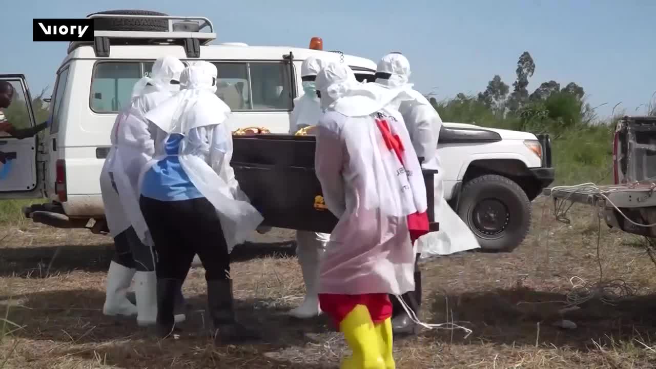 Según las autoridades sanitarias locales, el médico falleció tras contagiarse mientras prestaba atención médica.