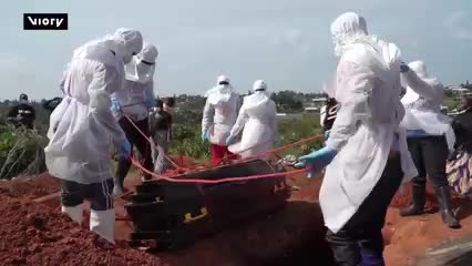 Según las autoridades sanitarias locales, el médico falleció tras contagiarse mientras prestaba atención médica.