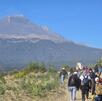 Personas de los pueblos originarios se congregan para subir a festejar el cumpleaños del Popocatépetl