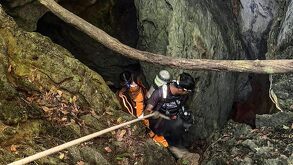 Cinco personas fueron localizadas vivas tras una semana atrapadas en una cueva inundada en Laos. Expertos del rescate de Tailandia lideran el operativo.