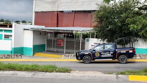 elementos policiacos en primaria ante amenaza de tiroteo