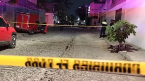 Un comerciante de 33 años fue baleado frente a su hijo en Tonalá. Reportan más de 20 casquillos en la escena y su estado de salud es crítico. Sigue los detalles