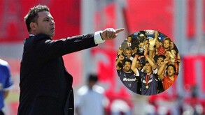Antonio Mohamed dirigiendo un partido con el Independiente de Avellaneda.