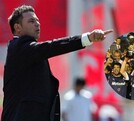 Antonio Mohamed dirigiendo un partido con el Independiente de Avellaneda.