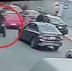 Hombres huyendo en motocicleta tras asesinar a un sujeto en Puebla.