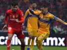 Gorriarán enfrentando a Santi Simón en la Final de la Liga MX del Apertura 2025.