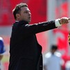 Antonio Mohamed dirigiendo un partido con el Independiente de Avellaneda.