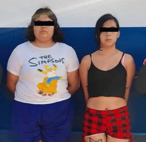 Detienen dos mujeres vinculadas con un grupo delictivo, tras persecución en carretera Nuevo Laredo en el municipio de Sabinas Hidalgo.